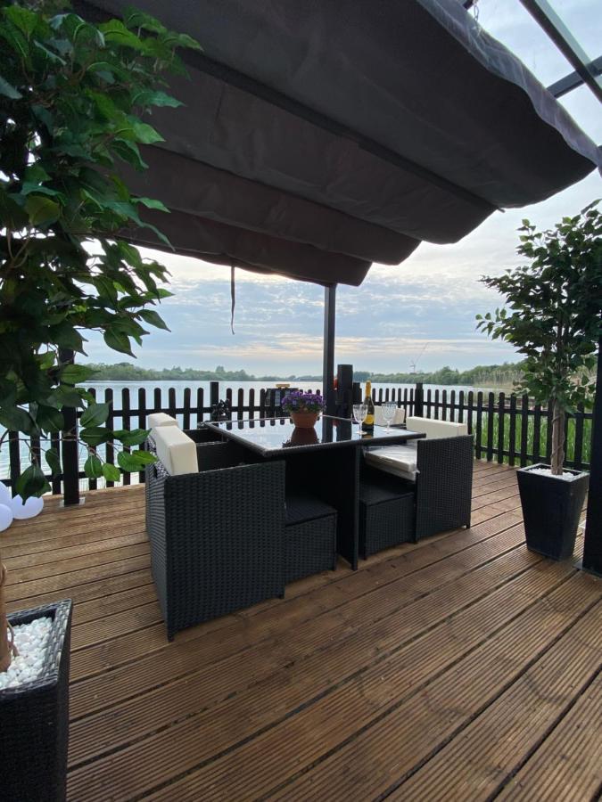 Lodge On The Lake At Lakeside Holiday Park Чічестер Екстер'єр фото